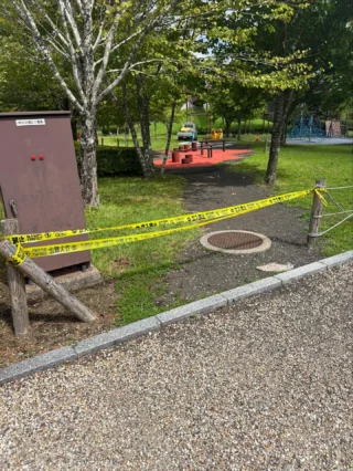 ◆お知らせ◆
先日、桜公園にてアナバチが大量発生しておりましたので薬剤散布を実施しました。
作業はすでに終了しており、全てのエリアをご利用いただけます。
しかし、完全にいなくなったわけでは無いので見かけても刺激しないようにして、スタッフまでお知らせください。
#御殿場市桜公園
#アナバチ