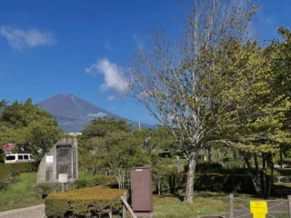 桜公園からお知らせします。
本日は比較的涼しく、過ごしやすい天候となっています。
朝から大勢の家族が楽しく遊具で遊んでおられます。
#御殿場市桜公園
#御殿場市中央公園
#中央公園ミニ水族館
#富士山
#mtfuji
#行楽日和
#レクリエーション
