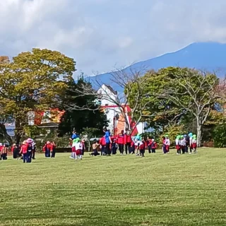 中央公園に可愛らしいお友だちがたくさん遊びに来てくれました👟👟

#遠足
#中央公園
#御殿場市
#楽しいね
#どんぐり
#紅葉
#お友だち
#メダカ
#ドライフラワー
#富士山
#秋見つけた