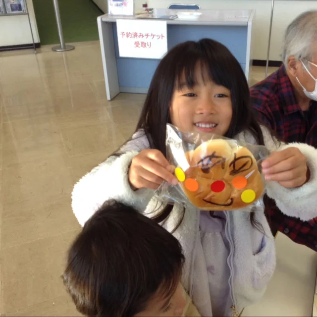 「それいけ！アンパンマン　チャポンのヒーロー」10:00の回を終了しました。
次回上映は14:00からとなります。
ロビーで販売しているパンにシールを貼って「なんでもアンパンマンにしちゃおう」のコーナーも大好評です♪

ご来場の皆さまに、株式会社不二家 富士裾野工場様からお菓子のプレゼントがあります。

●2025年11月30日（日）
上映作品：それいけ！アンパンマン　チャポンのヒーロー！
上映開始14:00（開場13:30）
【会　場】御殿場市民会館 大ホール
【入場料】全席自由席・税込
一　般　当日券：700円
子ども　当日券：400円
※子ども料金は2歳から小学生まで（2歳未満はひざ上鑑賞無料）

 #ツキイチ #ごてんば #シネマ #ごてんばシネマ #アンパンマン #映画 #不二家 さま #不二家富士裾野工場 さま #gnews3776 #gotembagram #gotembasen_net #gotembashiminkaikan