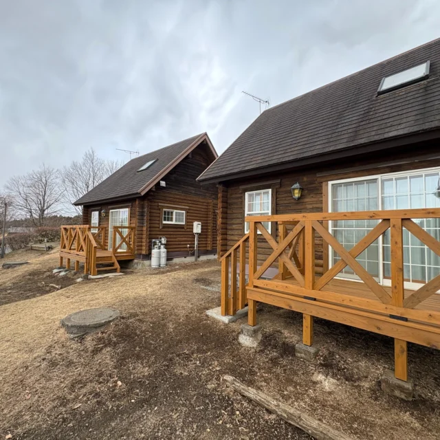 長い間ご不便をお掛けしていましたが、この度コテージB、A4、A5の3棟のテラス改修が終了しました。
これで第2キャンプ場のすべてのコテージのテラスに階段が設置され、より使いやすくなりました。
#御殿場市
#乙女森林公園
#乙女森林公園キャンプ場
#富士山の見えるキャンプ場
#富士山
#金時山
#箱根
#ミクリ
#micri