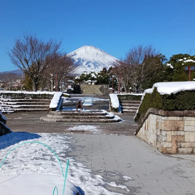 【駐車場利用再開のお知らせ】

御殿場市中央公園の駐車場は、
積雪(凍結)のため閉鎖しておりましたが、只今よりご利用いただけます。

園内はまだ積雪や凍結のため、
大変滑りやすくなっておりますので気をつけてご利用ください。

#駐車場再開
#積雪
#凍結
#滑る
#ミクリ