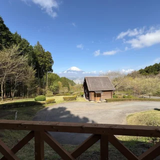 おはようございます。
第２キャンプ場コテージA7のテラスからの富士山です。
#御殿場市
#乙女森林公園
#乙女森林公園第２キャンプ場
#富士山
#mtfuji
#箱根
#金時山
#コテージ
#富士山の見えるキャンプ場
#ミクリ
#micri