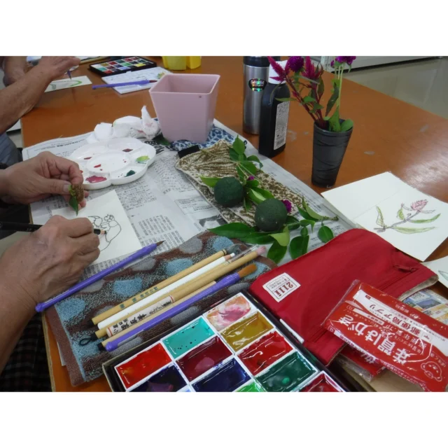 .
自主事業のご案内です👏
.
.
『絵手紙教室』
📅令和８年７月１５日、８月１９日、９月１６日、１０月２１日、１１月１８日、１２月１６日（全日水曜日）
１３：３０～１５：３０（全６回）
📍市民交流センター　第１研修室
.
60歳以上の方が対象で、参加料は２，０００円（６回分・別途用具代がかかります）となります。
.
四季折々の植物や果物等を題材に絵手紙を描きます。大人の趣味として始めて見てはいかがでしょうか✨
.
現在募集中です！お気軽にお問い合わせください。
.
もしこの投稿がいいね！と思っていただけましたら、是非「いいね！」や「保存」をお願い致します👍
.
.
#御殿場市民交流センター
#市民交流センターふじざくら
#ふじざくら
#ふじざくら自主事業
#ミクリ
#micri