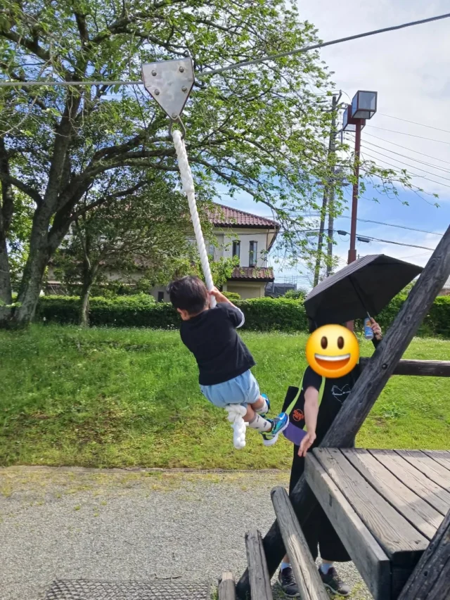 中央公園ロープスライダーワイヤーの交換が完了しました！
対象年齢は小学生までです。
ルールを守って遊び尽くして下さい！！
#御殿場市中央公園 
#ロープスライダー
#ミクリ
#遊具
#みんな来てね
