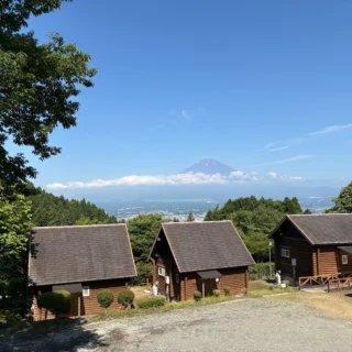 今日は朝から気温上昇中です。
久しぶりに富士山が顔を出してくれました。コテージA3から見た富士山です。
今週末は天候にも恵まれそうです。第1キャンプ場、第2キャンプ場とも空きがありますので、ぜひご利用ください。
#御殿場市
#乙女森林公園キャンプ場
#富士山の見えるキャンプ場
#富士山
#箱根
#金時山
#乙女峠
#ミクリ
#micri