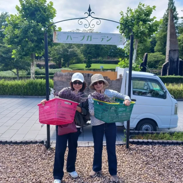 🪻ラベンダー狩り大盛況のお礼🪻

多数のご参加ありがとうございました。
遠方よりお越しくださいました方々もありがとうございました☺

和気あいあいと楽しんでいただけて私たちも自然と笑みがこぼれてきました☺

次回もお楽しみに！！

#ラベンダー
#ステキな出会い
#御殿場市
#ミクリ