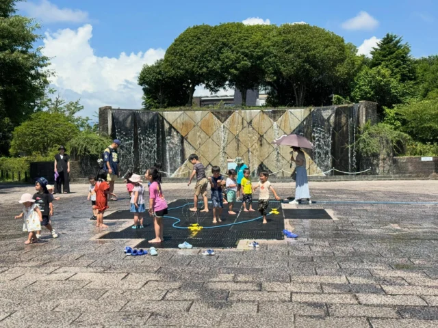 本日のイベントも無事に終了いたしました！！
暑い中たくさんのご来場ありがとうございました！
初の水遊びイベントでしたが、想定以上の盛況で嬉しく思います
スプリンクラーとミストは8月中旬まで雨天を除き、毎日出ています！
遊びにきてね！
#御殿場中央公園
#中央公園こどもなつまつり
#親子イベント