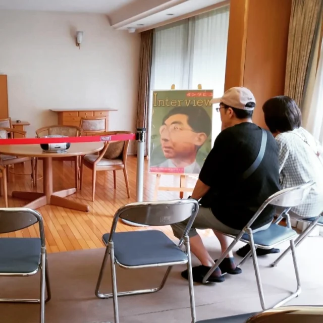 こんにちは、秩父宮記念公園です。

記念館内の御寝所では、NHKラジオアーカイブスより、秩父宮雍仁親王殿下のお話をお聴きいただける「宮さまの声を聴く」を期間限定で開催しています。

園内を散策した後は、記念館で涼みながら、宮さまの声にゆっくりと耳を傾けてみませんか。

📻「宮さまの声を聴く」
期間：8月10日（月）～16日（日）

皆さまのお越しをお待ちしております。