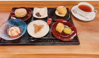 .

秩父宮記念公園うぐいす亭です☕️

秩父宮記念公園では9/8(火)〜9/27(日)まで会津フェアを開催中です！

勢津子妃殿下のお誕生月に合わせまして、ゆかりの地会津の銘品を売店にて販売中です😊

うぐいす亭では13日(日)に、アフタヌーンティープレートを数量限定で販売いたします☕️

・緑茶どら焼き
・白玉〜あんこ添え〜
・ミニバーガー
・バニラアイス
・ロールケーキ
・会津のお菓子
・お好きなドリンク
と、盛りだくさんな内容でお値段1500円での販売です🫖

また、9/13(日)は園内で緑化フェアが開催されます！
イベントをお楽しみいただきながら、うぐいす亭にもぜひ足をお運び下さい😌

※アフタヌーンティープレートの画像は一昨年のものになります。
※アフタヌーンティープレートはうぐいす亭開店時(10:00)から販売いたします。

#秩父宮記念公園
#秩父宮記念公園うぐいす亭
#アフタヌーンティープレート
#会津フェア
#緑化フェア