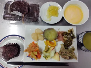 地場産にこだわった教室〜おはぎ〜
開催いたしました！
おはぎを上手に包むコツを学び、キレイに出来上がりました！
試食タイムは恒例の講師の手作り常備菜と共に。
味付けや作り方などを教えていただきながら、充実した時間を過ごしました。
次回は11月12日(月)御殿場産のこんにゃく芋を使った〜手づくりこんにゃく〜
参加者募集中です！

#地場産 #おはぎ #こんにゃく #カルチャー教室 #御殿場市民会館